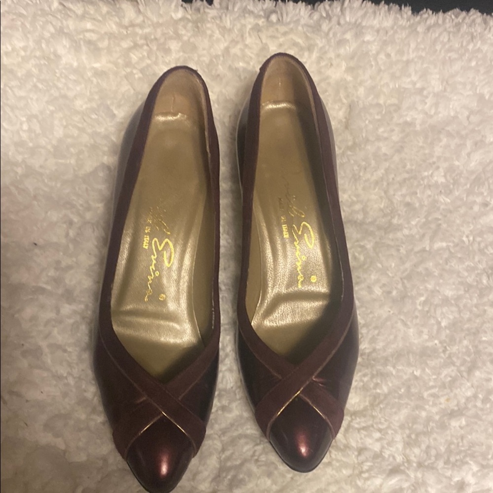 Vintage Elegant Burgandy Pumps. 
Size 5